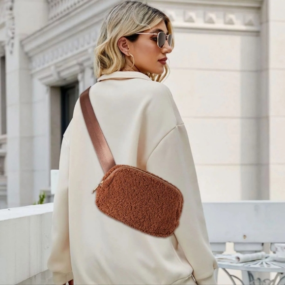 Lululemon Everywhere Fleece Belt Bag NWT - Picture 3 of 4